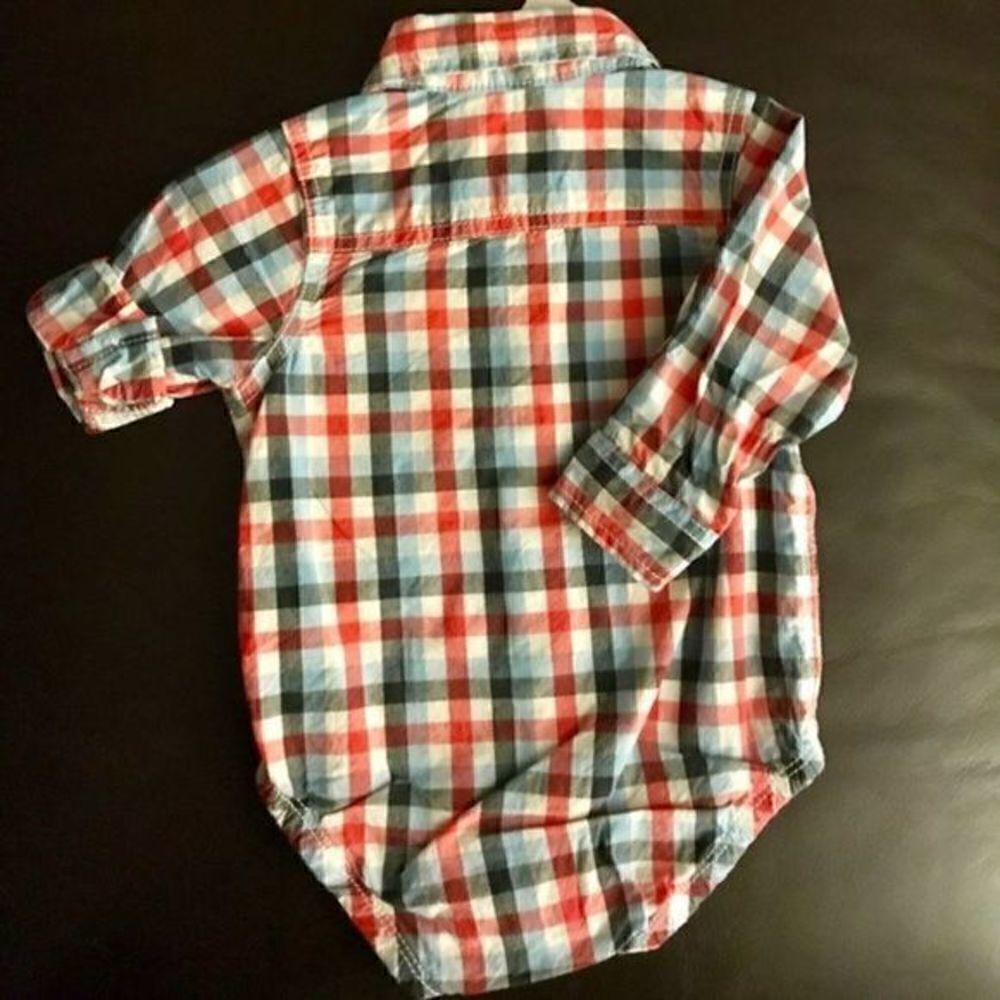 Oshkosh boy button down size 9months - Picture 3 of 4